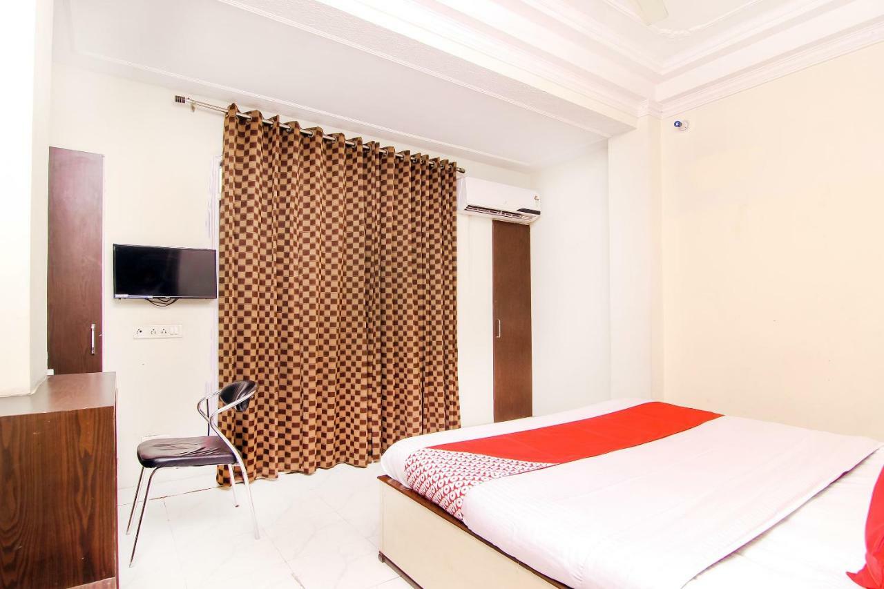 Oyo 14345 Hotel Panchsheel Varanasi Exterior foto